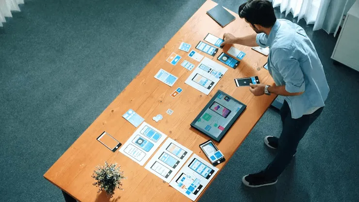 Challenges in MeWe-Like App Development